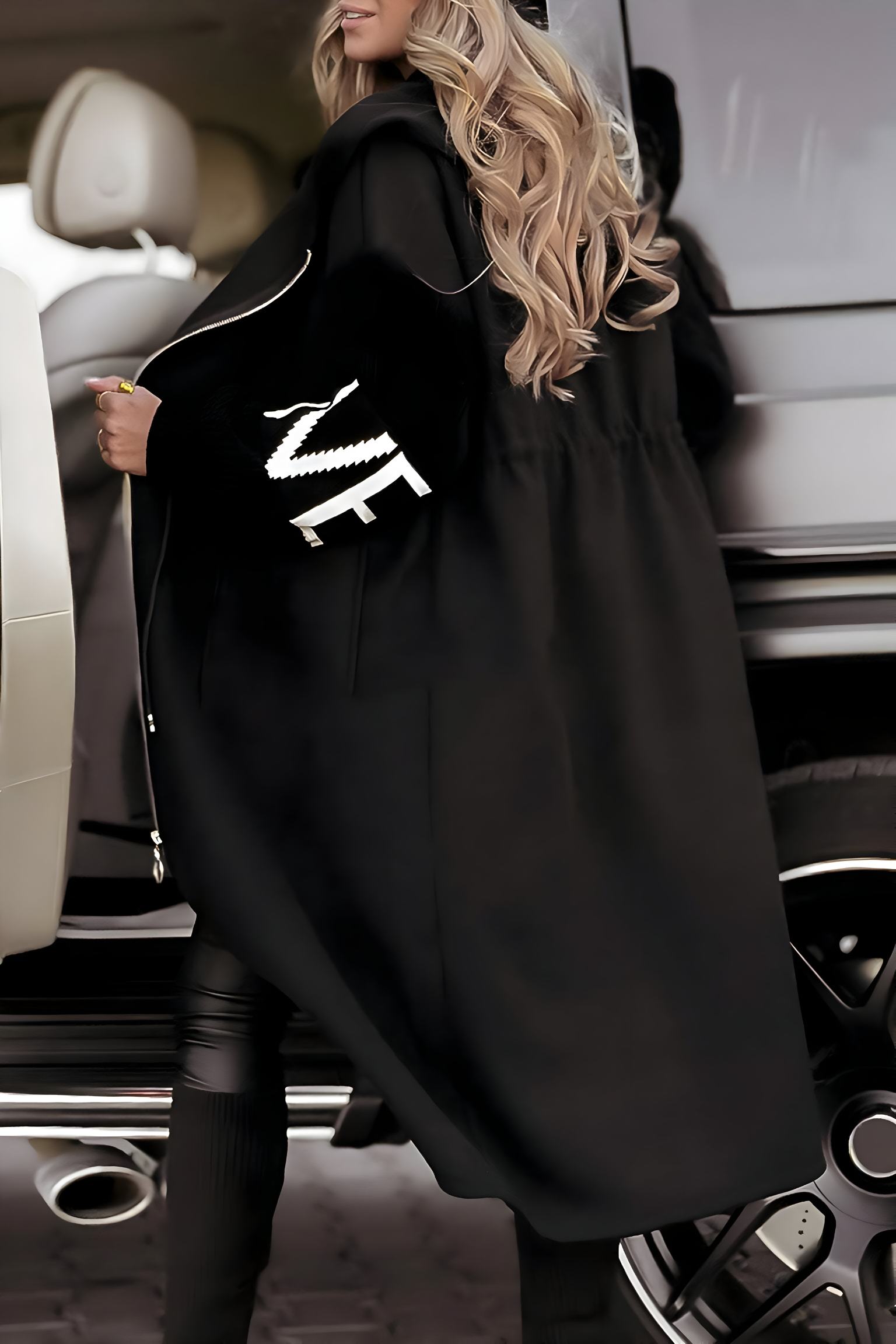 Elizabeth - Chic Hooded Layering