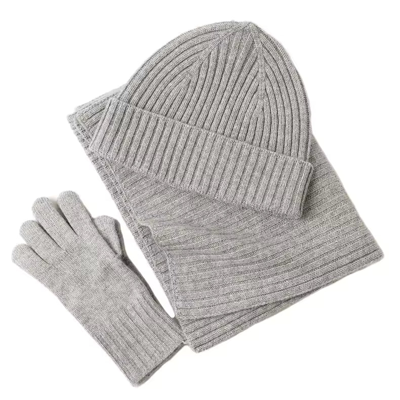 100% CASHMERE WINTERTIME ESSENTIALS