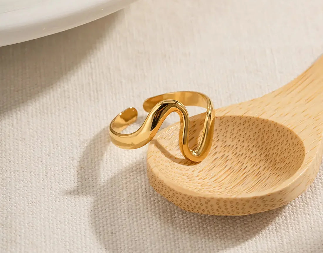 WAVES OF LIFE RING